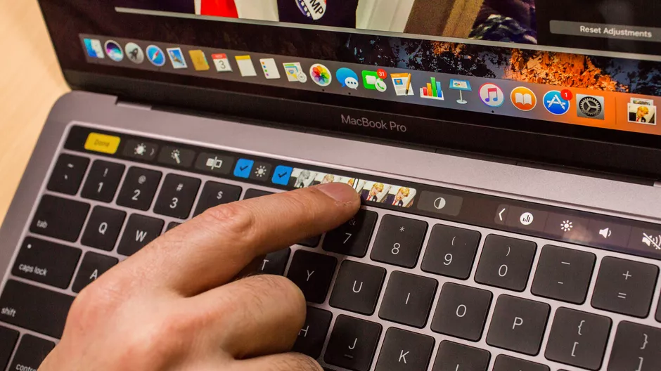 Easy guide to use the MacBook Pro Touch Bar effectively!