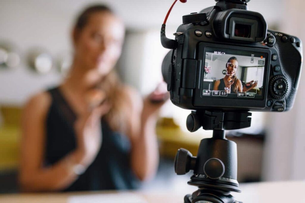 Understand how you need to purchase a vlogging camera!
