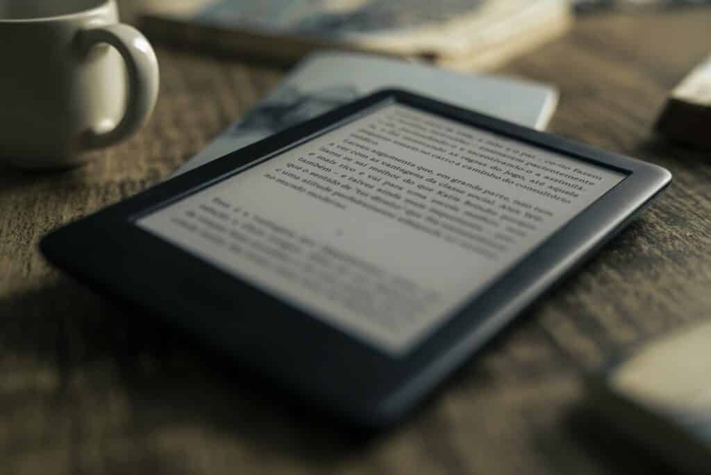 Amazon Kindle Whitepaper Signature Edition Review-More larger screen!