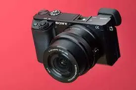 Mirrorless Camera: Sony Alpha A6100