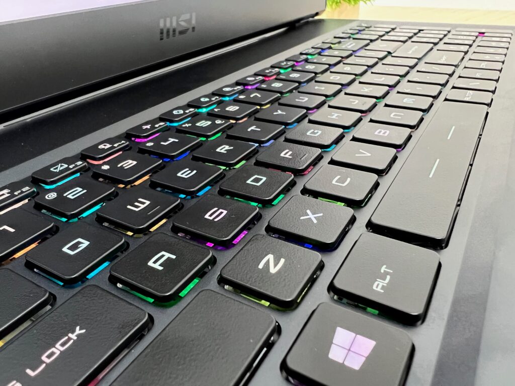  Keyboard and Touchpad: MSI GE76 Raider