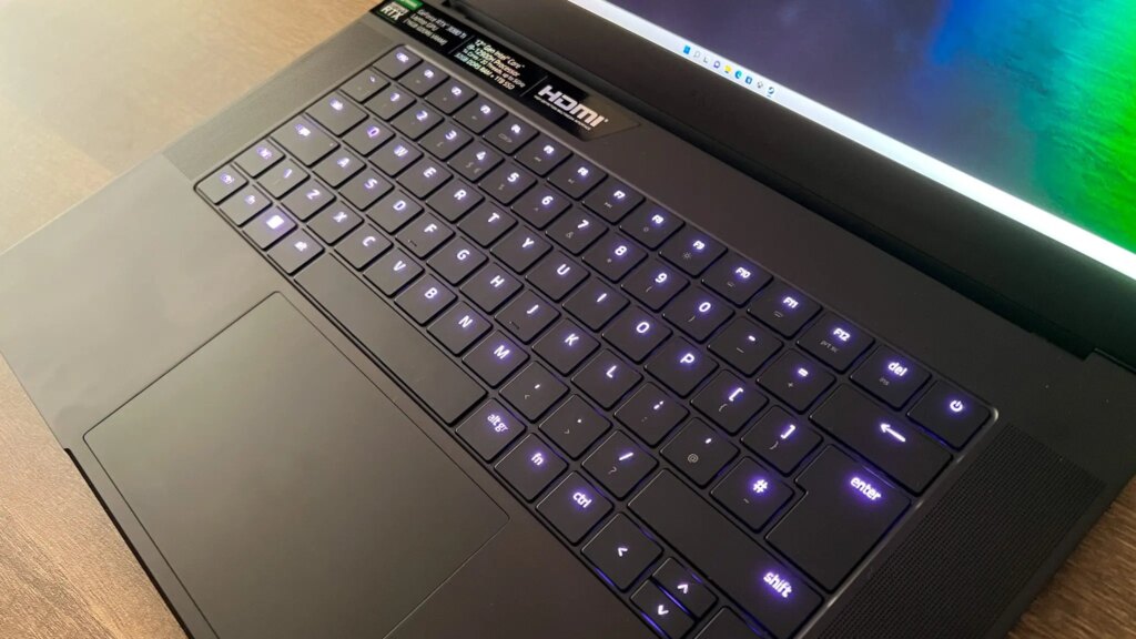 Razer Blade 15 (2022) - An Expensive And Most Premium Gaming Laptop!