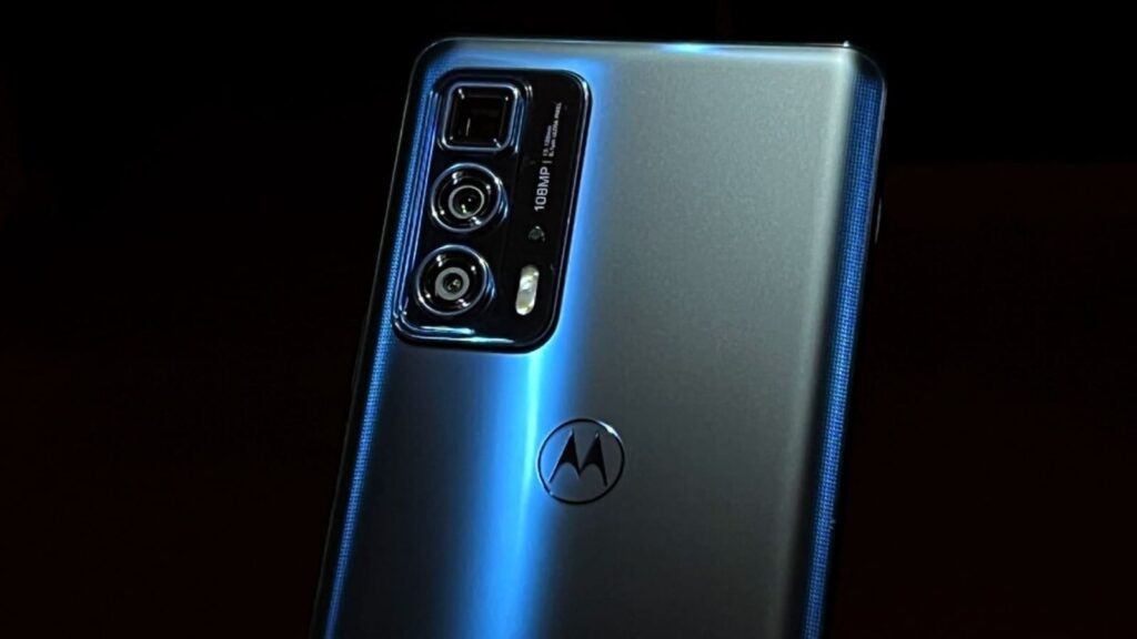 Motorola Edge 20 Pro - An Expensive Not so 'PRO' Flagship Phone!
