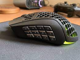 Layout of buttons of SteelSeries Aerox 9