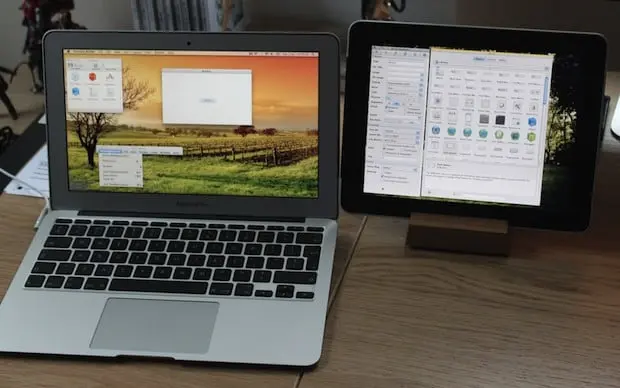 Using Both Screens on a MacBook