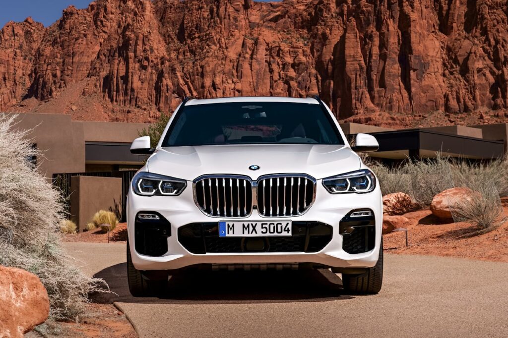 BMW X5 2022 - A Sporty SUV With Vast Technology Features!